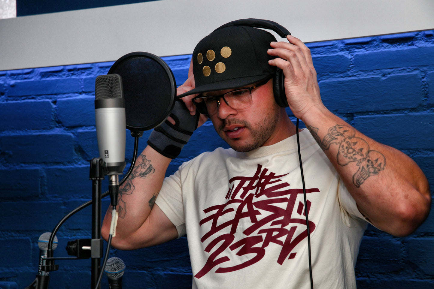 EAST 23rd Chisel Tip Tee - Sand